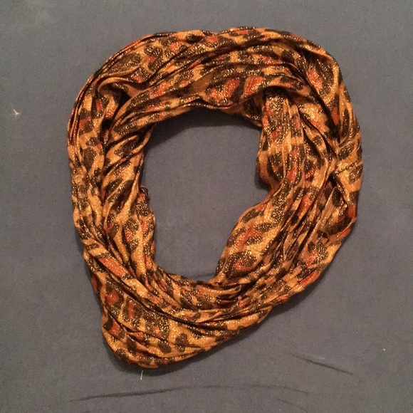 Leopard scarf - Picture 1 of 2